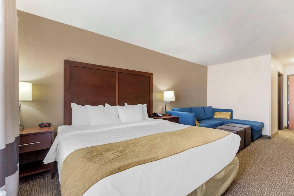 Comfort Inn & Suites Mitchell I-90 photo 15