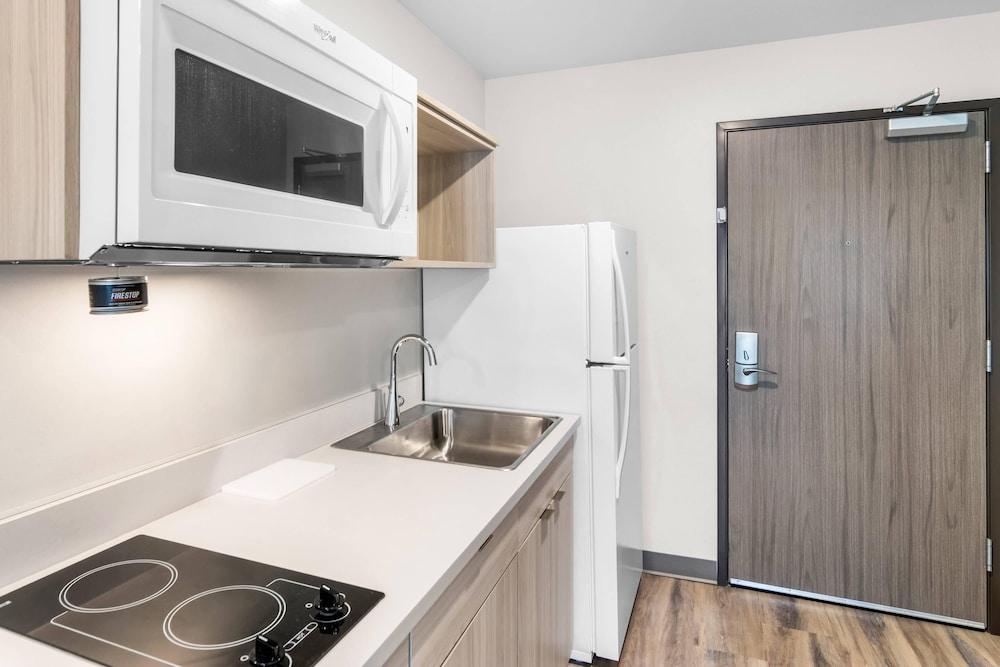Woodspring Suites Elkhart photo 12