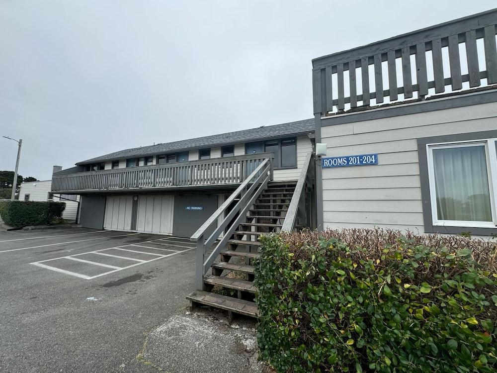 Sunset Oceanfront Lodging photo 81