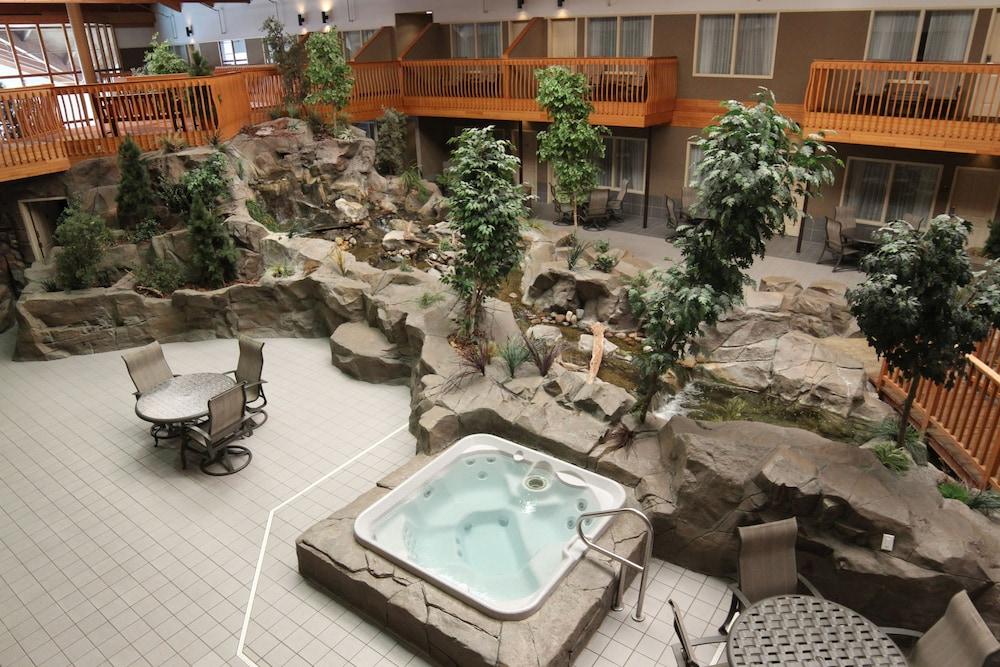 C'mon Inn Hotel & Suites photo 22