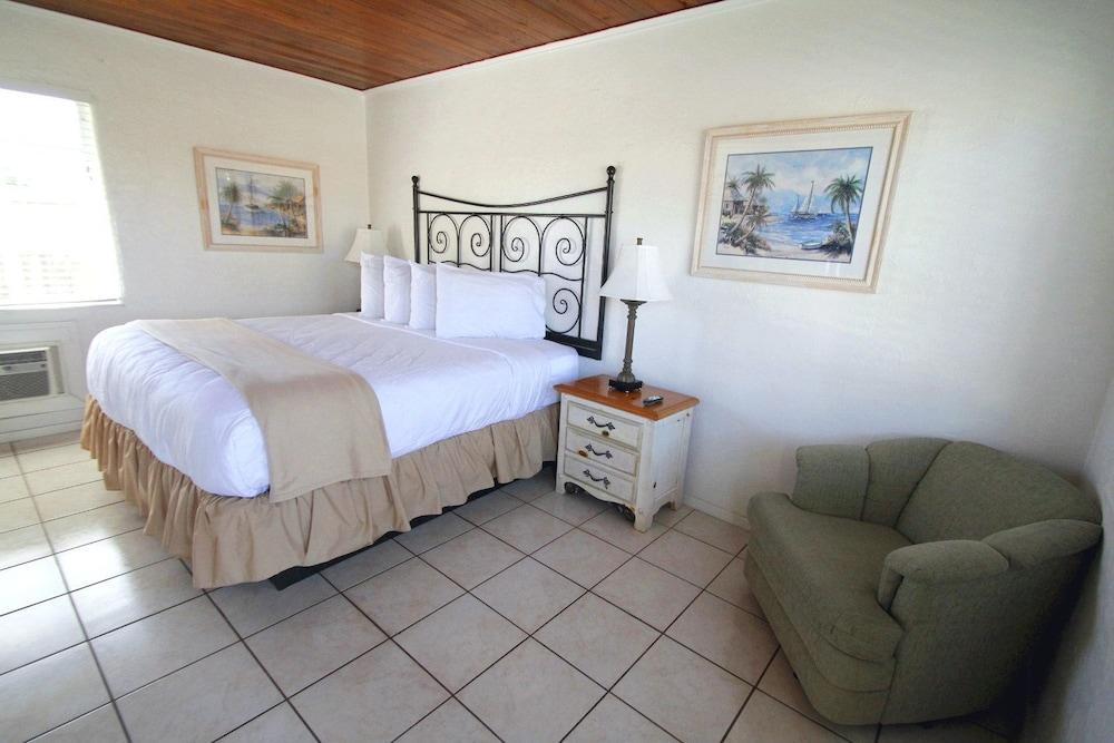 Island Breeze Inn photo 24