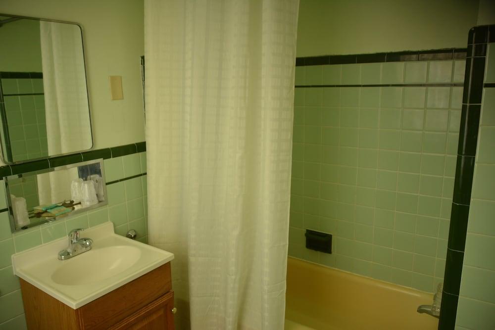 Potomac River Motel photo 26
