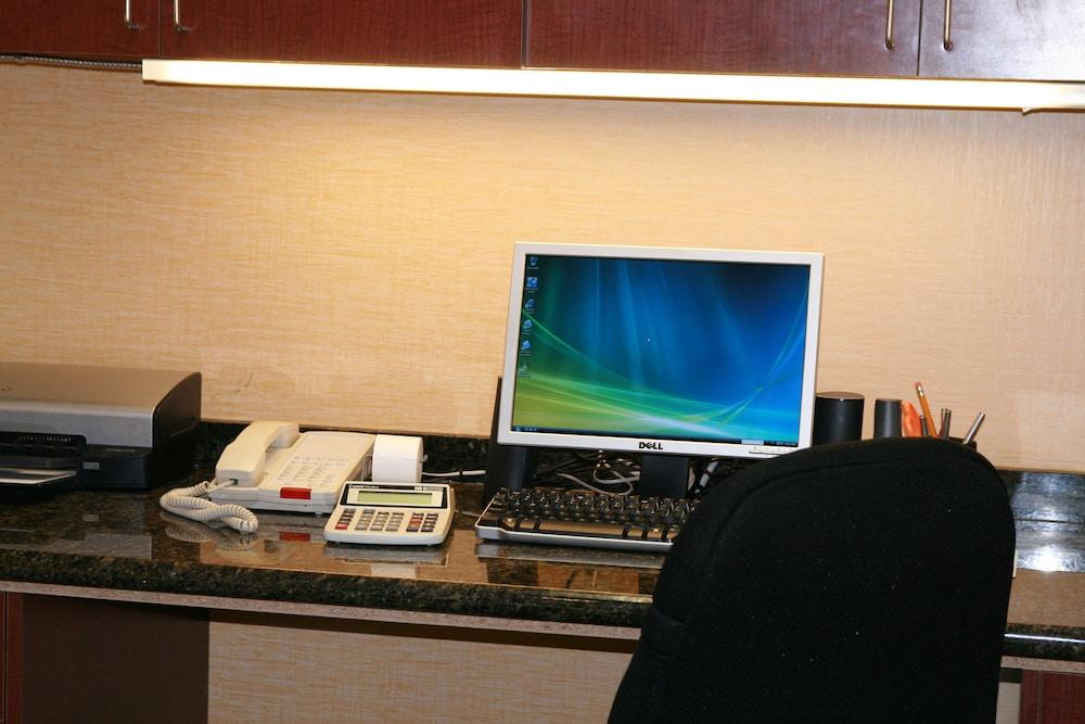 Hampton Inn Brentwood photo 18