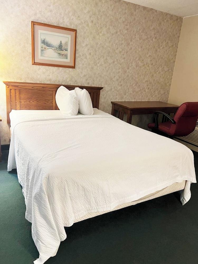 Blue Way Inn & Suites La Crosse photo 11