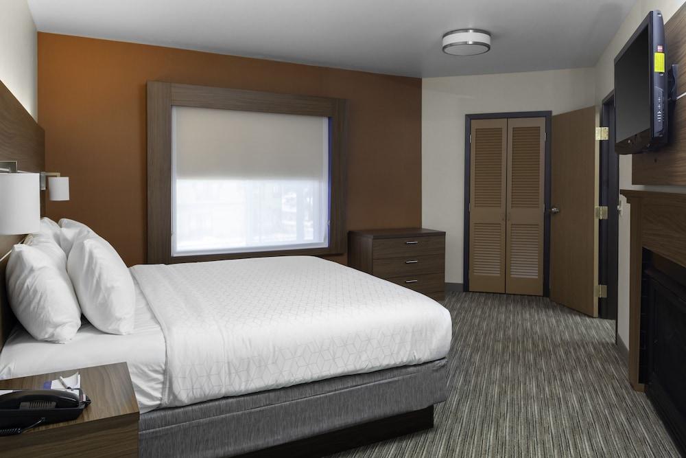 Holiday Inn Express & Suites Interstate 90 by IHG photo 2