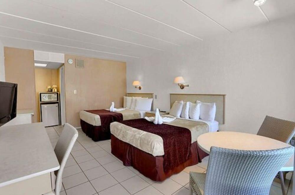 AA Heart of Wildwood Motels photo 22