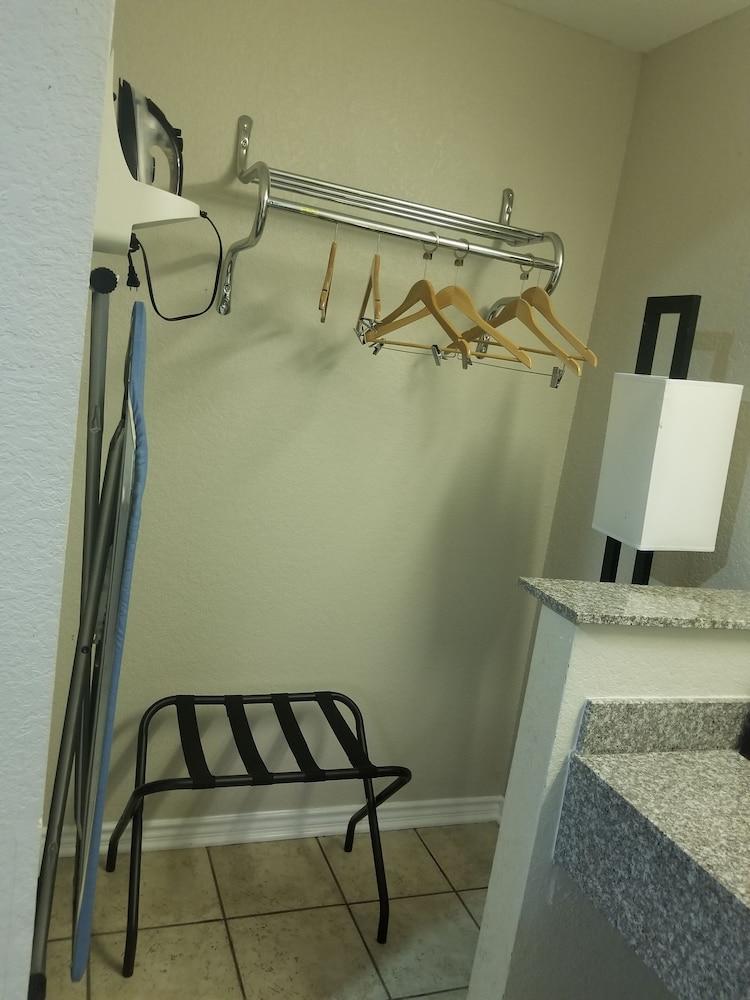 Econo Inn Lackland AFB Seaworld photo 4
