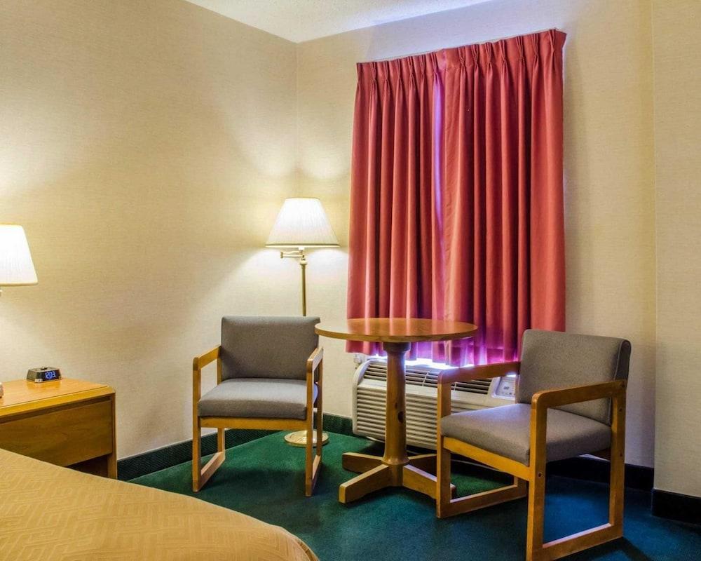 Econo Lodge Mifflintown photo 11