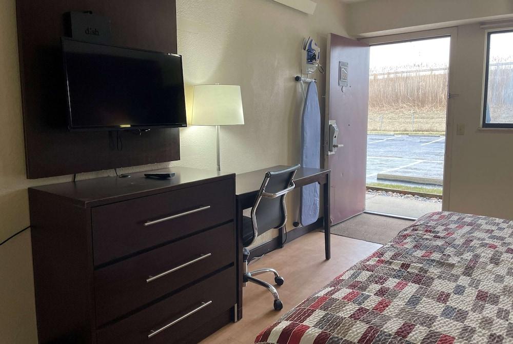 Travelodge by Wyndham Holland/Toledo photo 7
