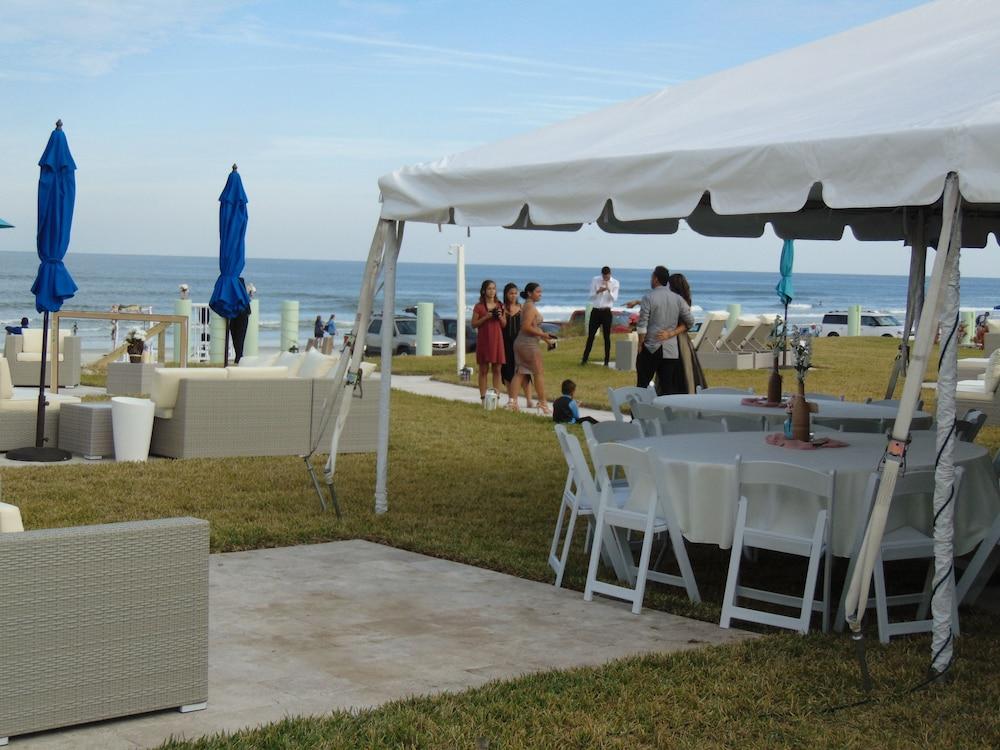 The Salty Mermaid Oceanfront Hotel photo 8