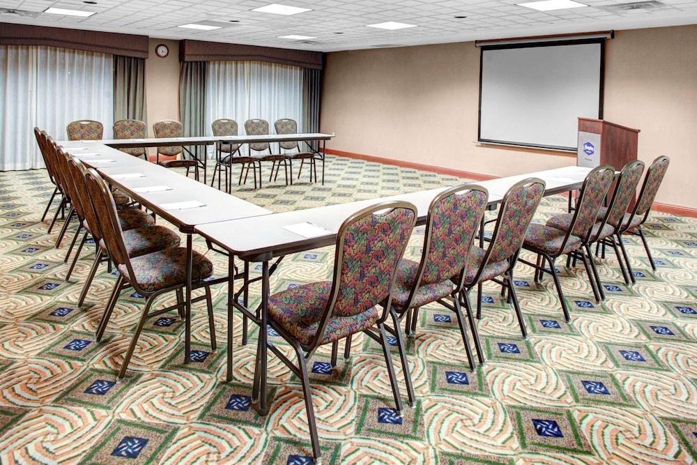 Hampton Inn Coldwater photo 24