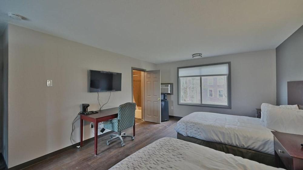 Maplehurst Motel photo 14