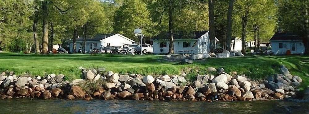 Red Door Resort & Motel photo 2