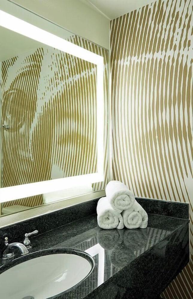 Renaissance Asheville Downtown Hotel photo 21