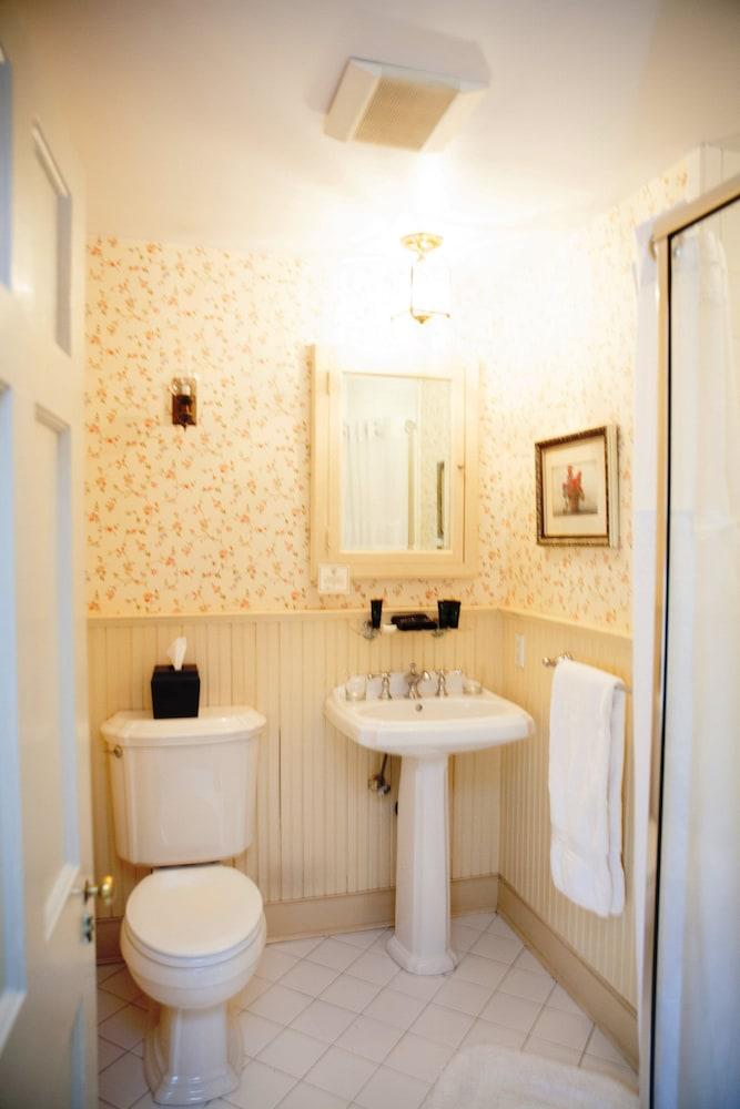 Bee and Thistle Inn photo 21
