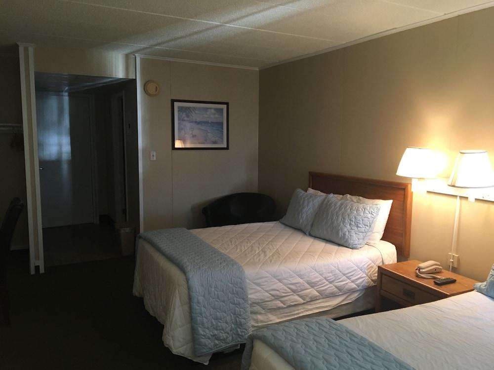 Fenwick Islander Motel photo 5