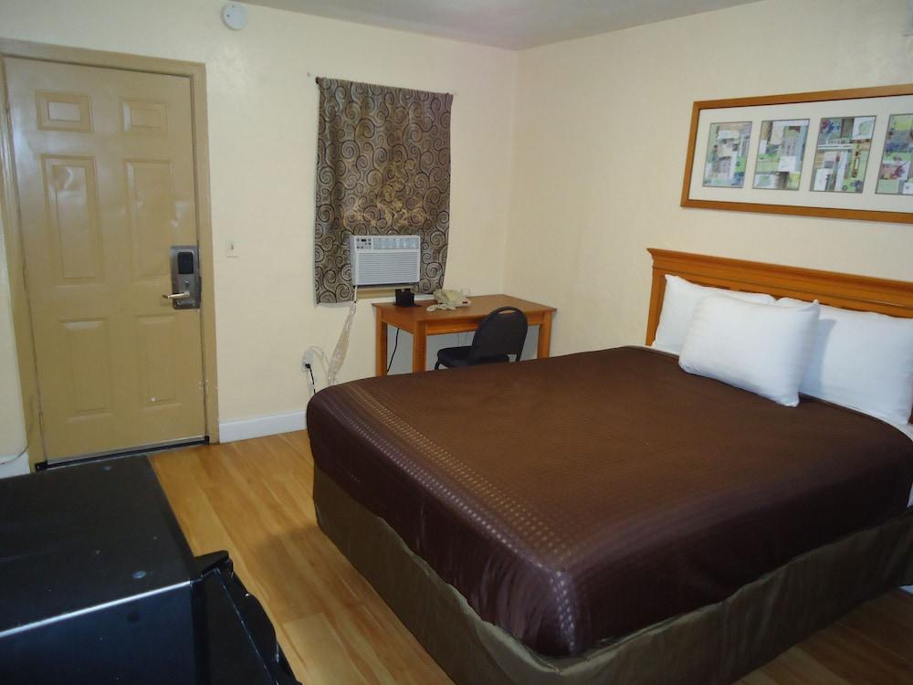 Budget Inn photo 6