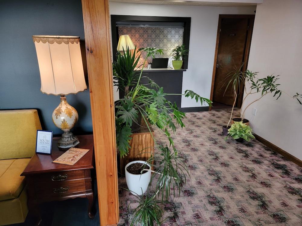 South Side Inn - Burlington photo 2