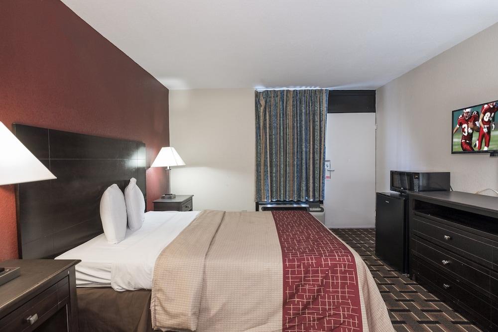 Red Roof Inn Mobile - Midtown photo 31