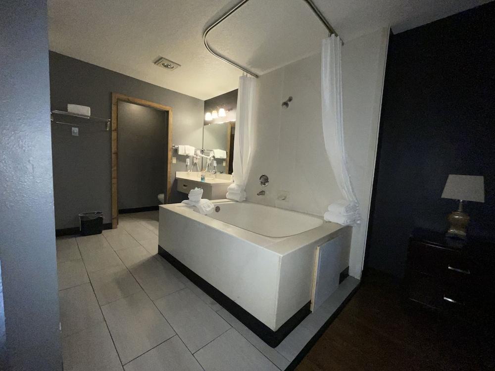 Sunnyside Inn & Suites photo 72