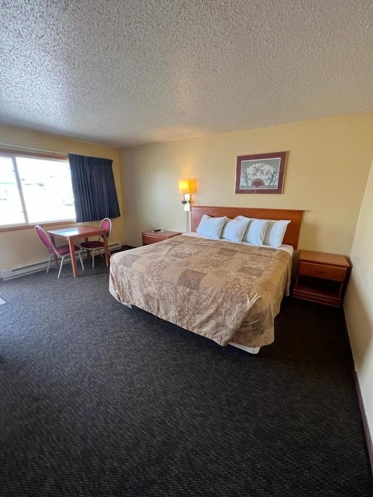 MIDWAY MOTEL photo 2