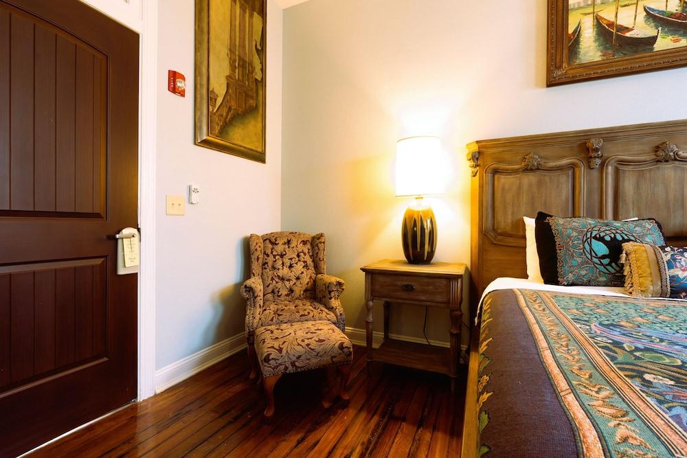 Oak Tree Hotel photo 27
