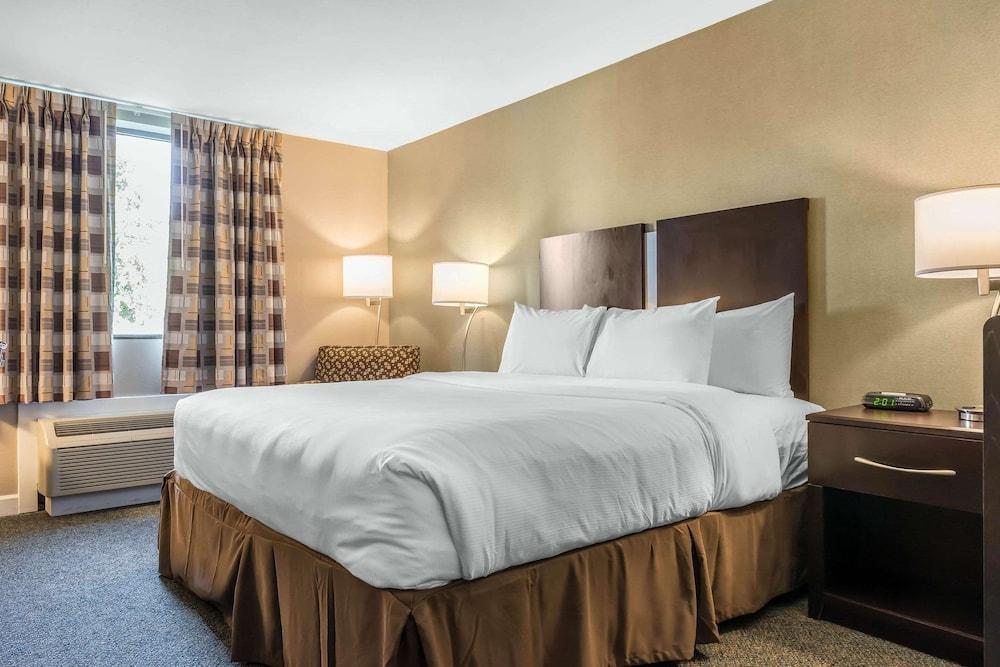 Clarion Inn Belle Vernon photo 14