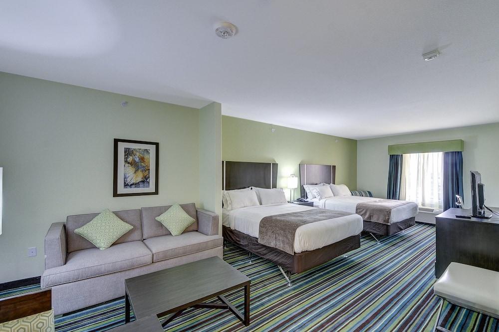 Holiday Inn Express & Suites Carrizo Springs by IHG photo 6