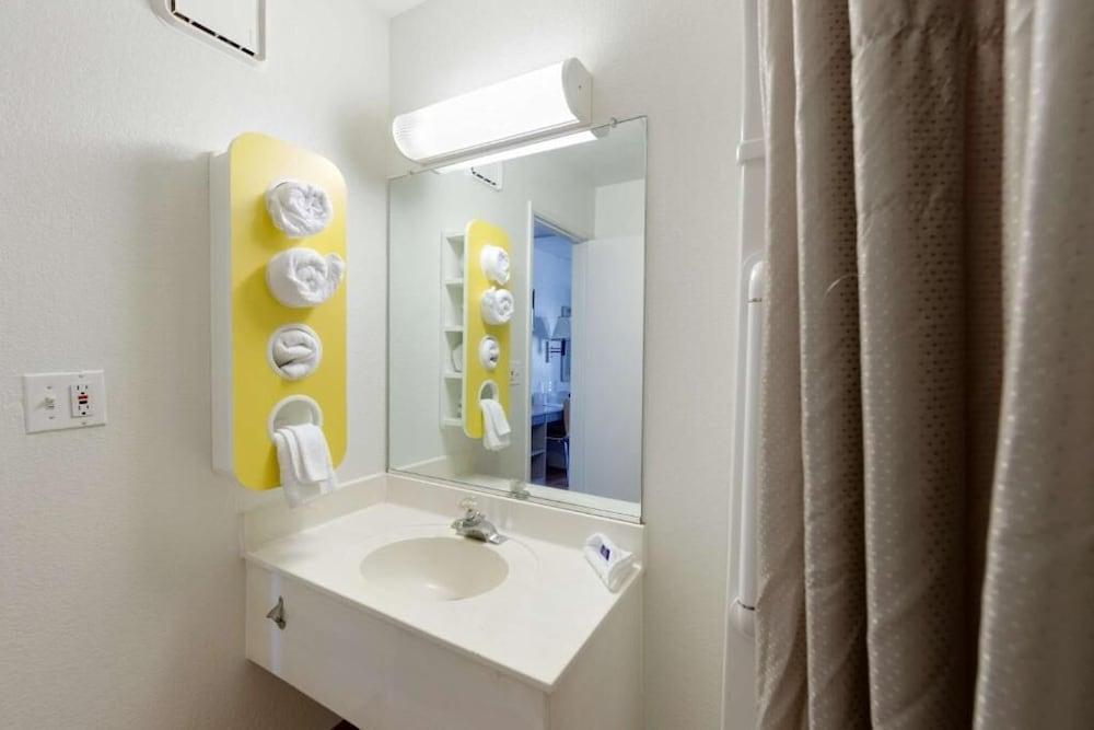 Shasta Vista Inn & Suites photo 8