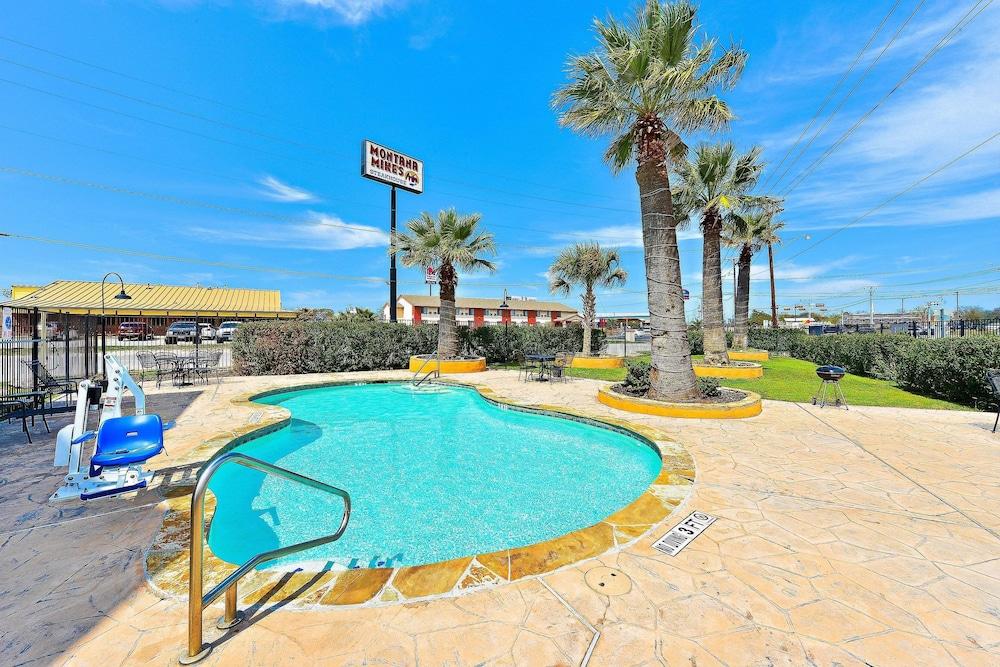 Microtel Inn & Suites by Wyndham New Braunfels photo 1
