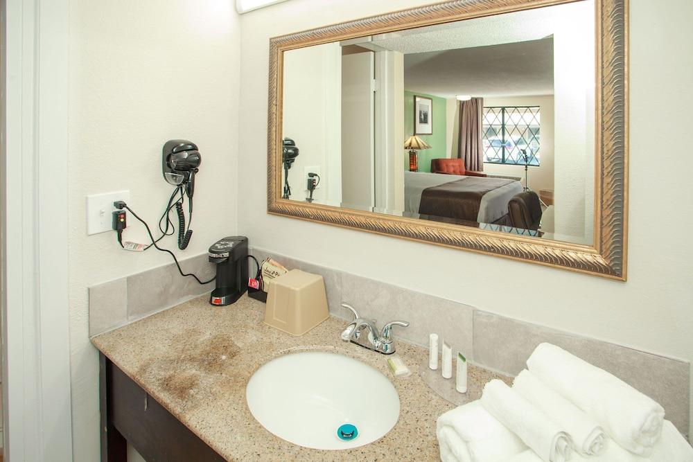 Travelodge by Wyndham Macon West photo 13
