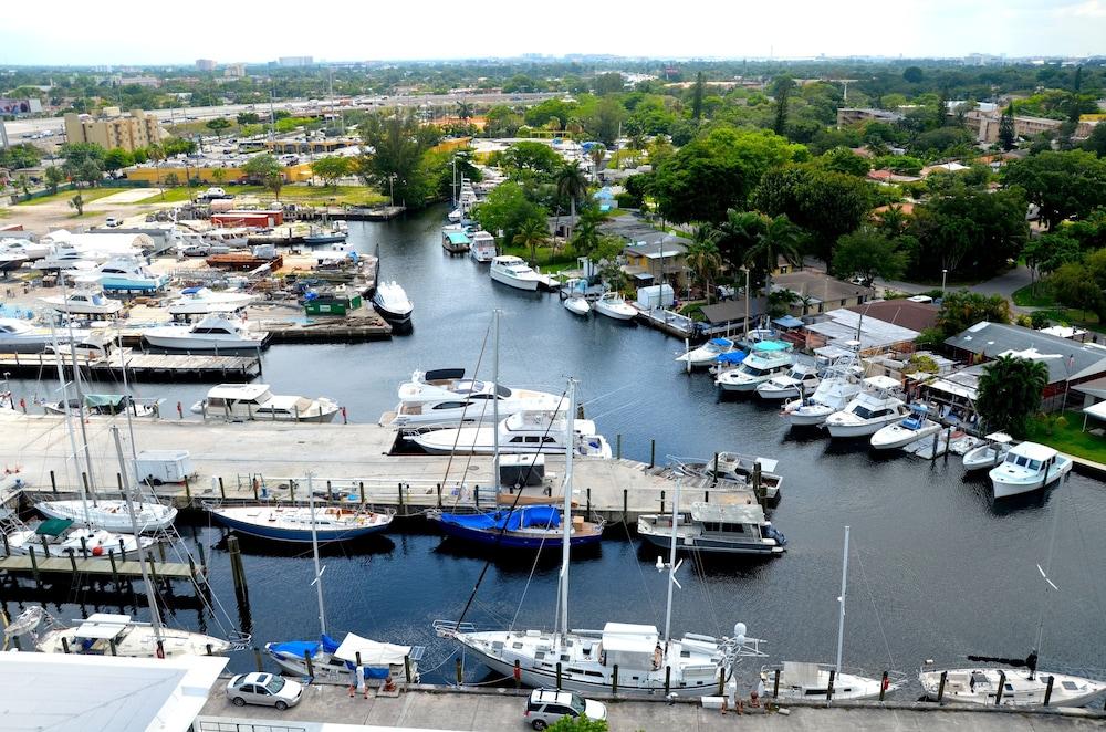 Riviera Luxury Living at River Oaks Marina and Tower photo 23