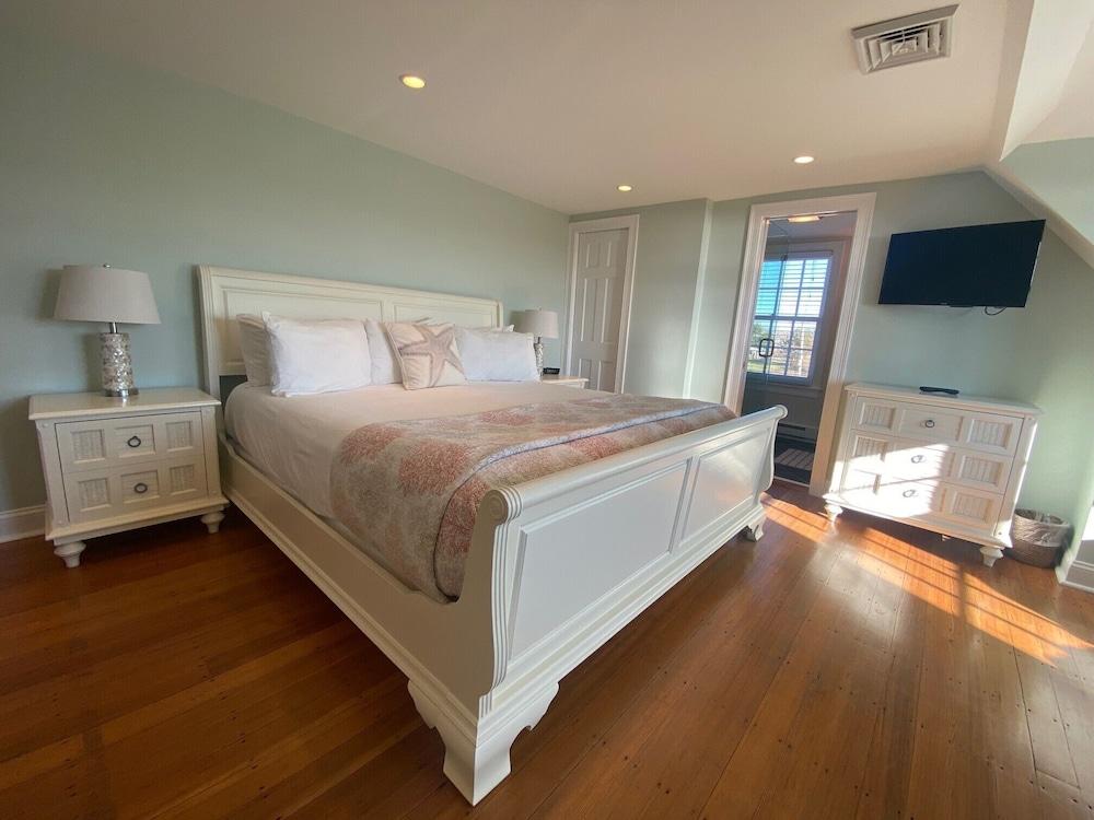 Beach Breeze Inn photo 85