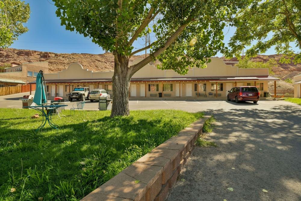 Adventure Inn & Motel photo 36