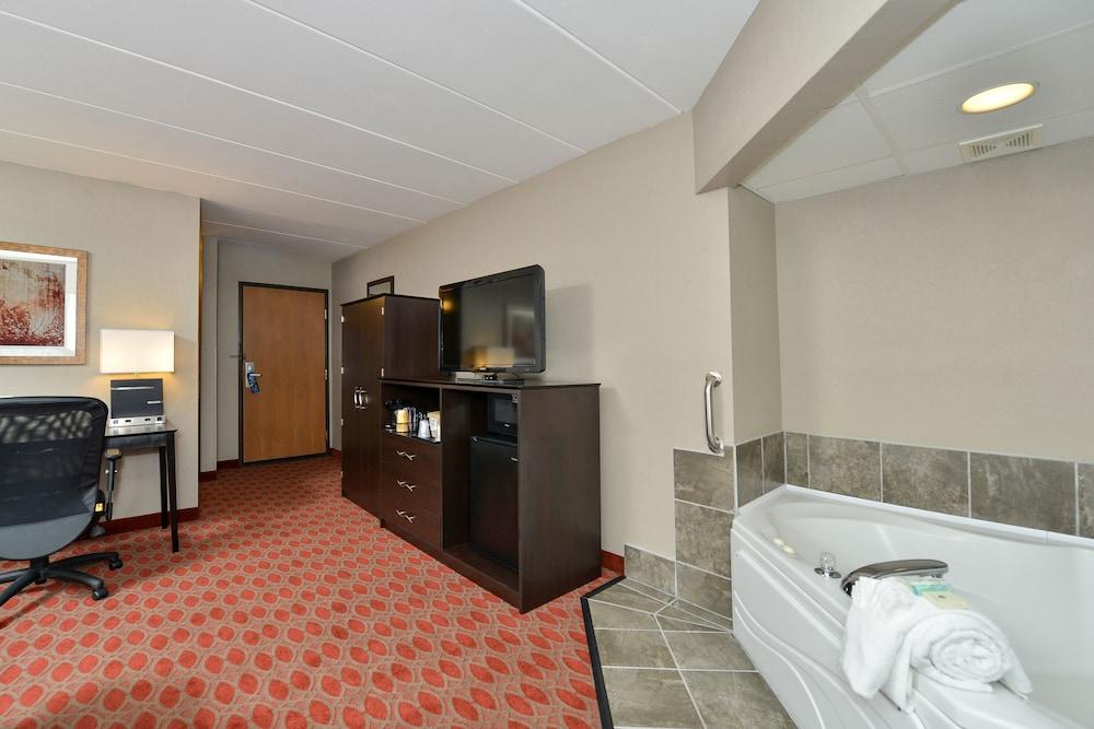 Baymont by Wyndham Brooklyn Center photo 29