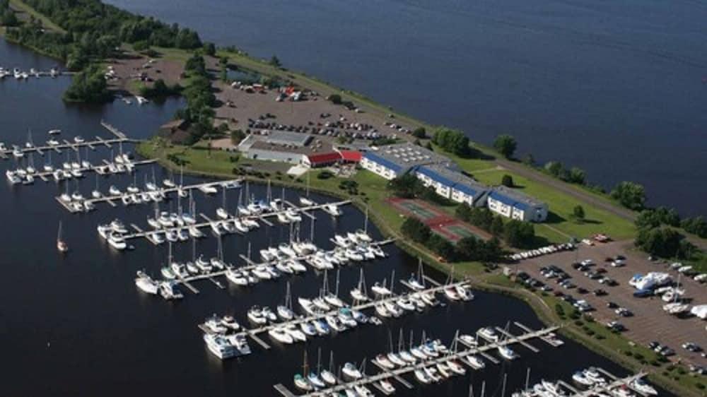 Barker's Island Inn Resort photo 11