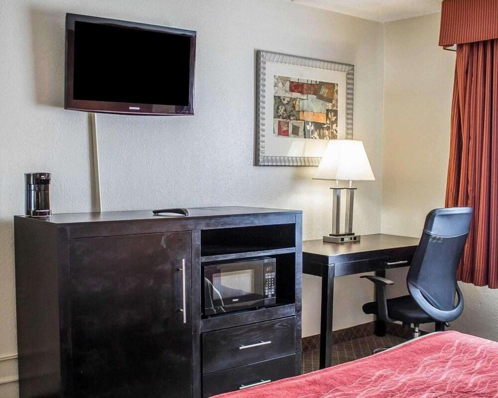 Howard Johnson by Wyndham Columbus State Fairgrounds I-71 photo 12