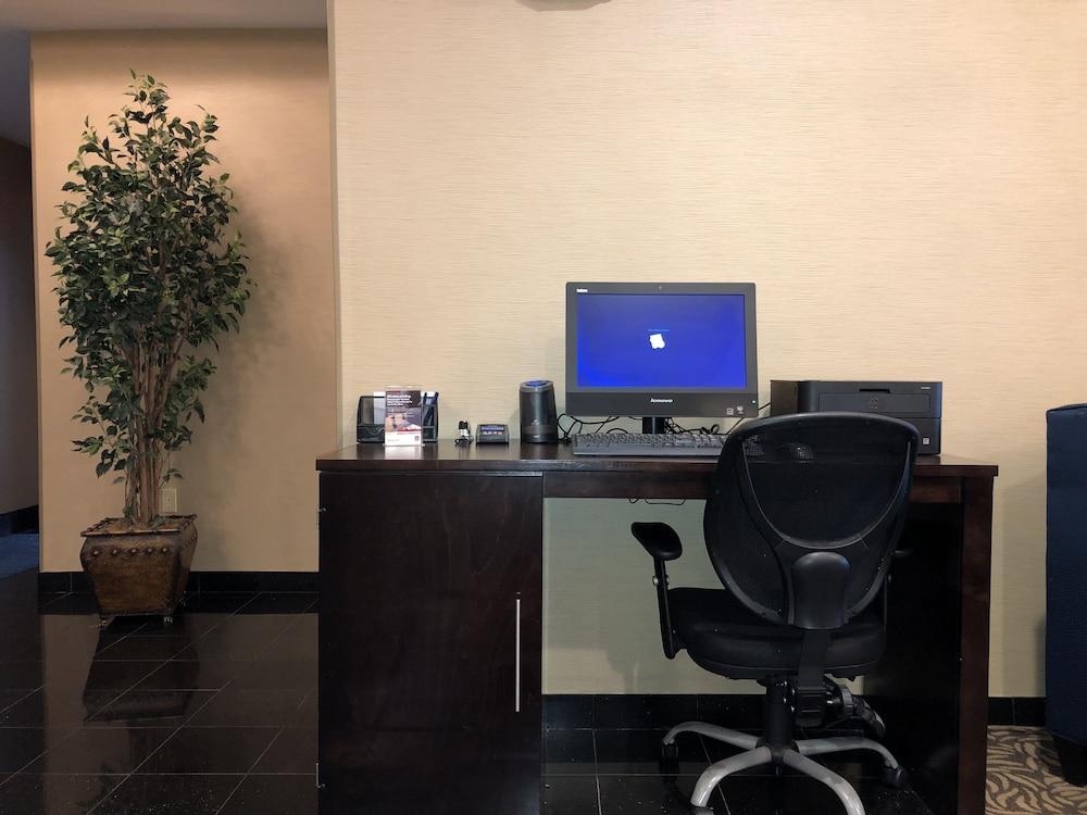 Garner Hotel Mahwah by IHG photo 16