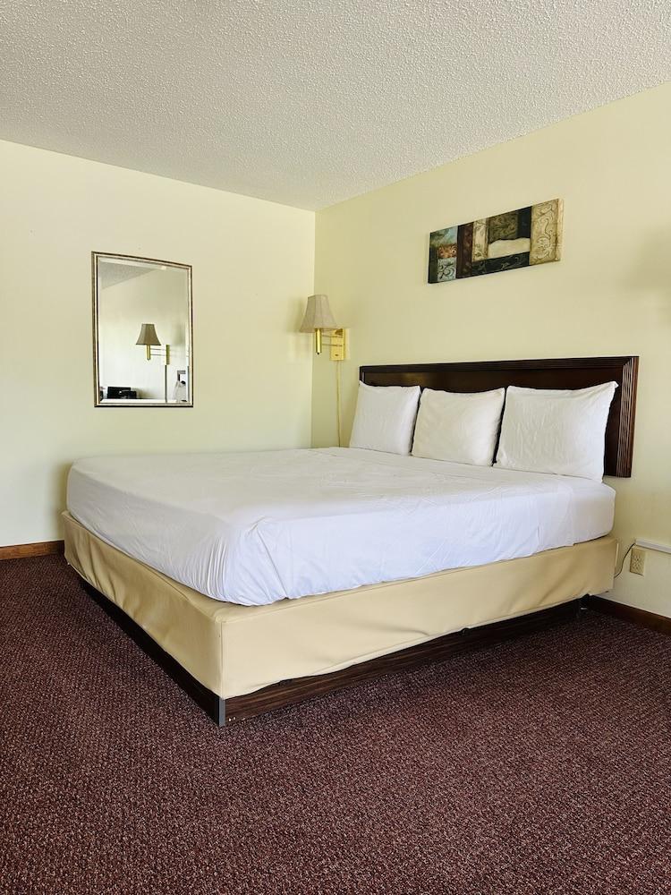 Four Seasons Motel photo 18