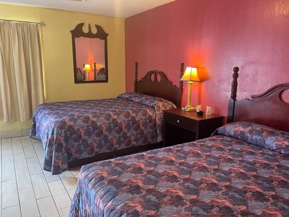 Plaza Motel photo 8