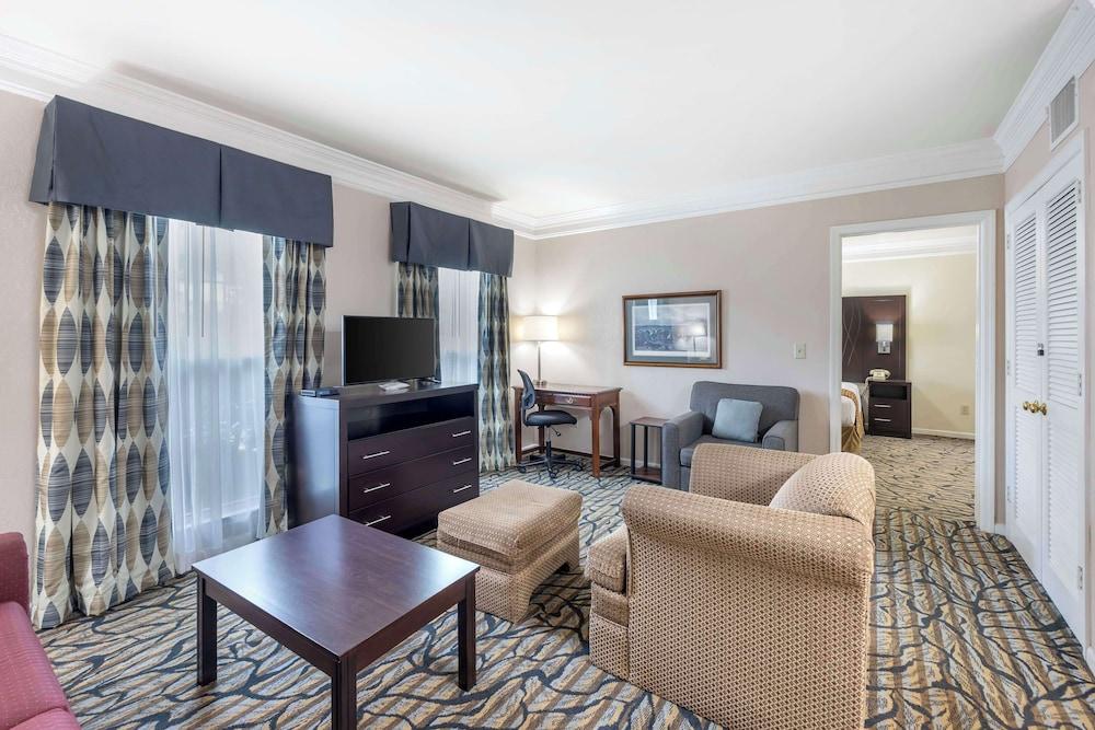 Best Western Spring Hill Inn & Suites photo 5