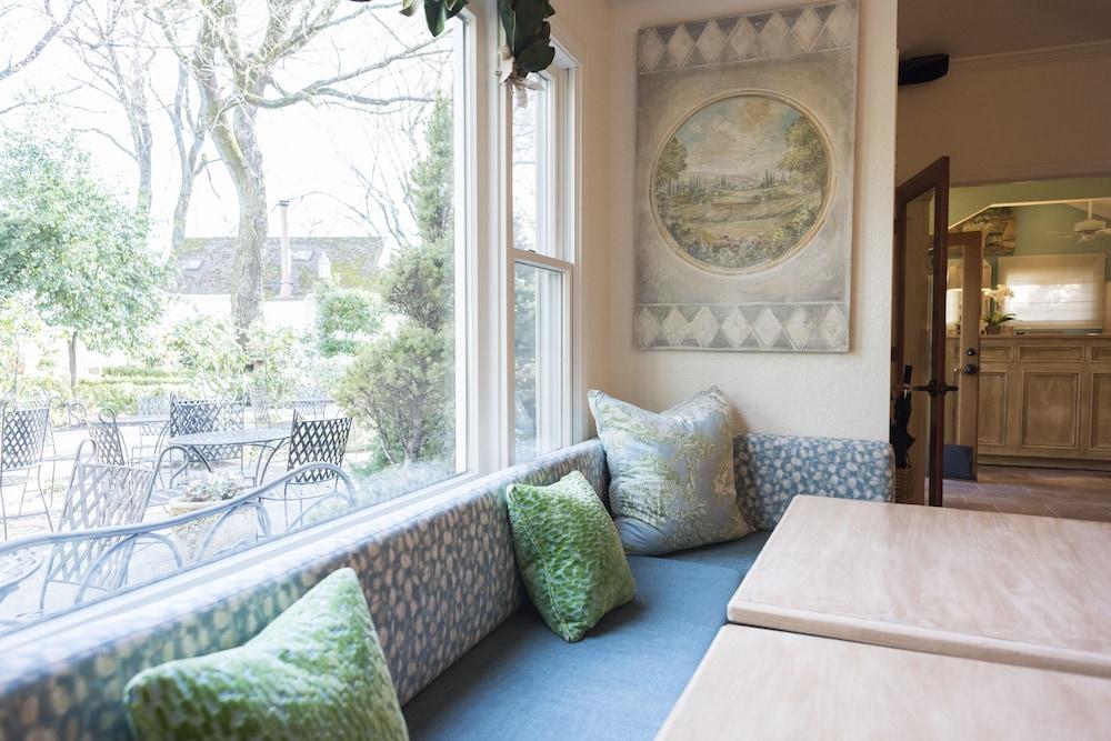 Cottage Grove Inn photo 3