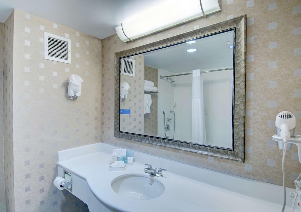 Hampton Inn & Suites Boston Crosstown Center photo 20
