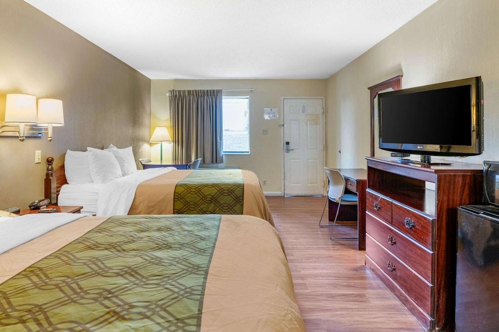 Econo Lodge Inn & Suites Southeast photo 6