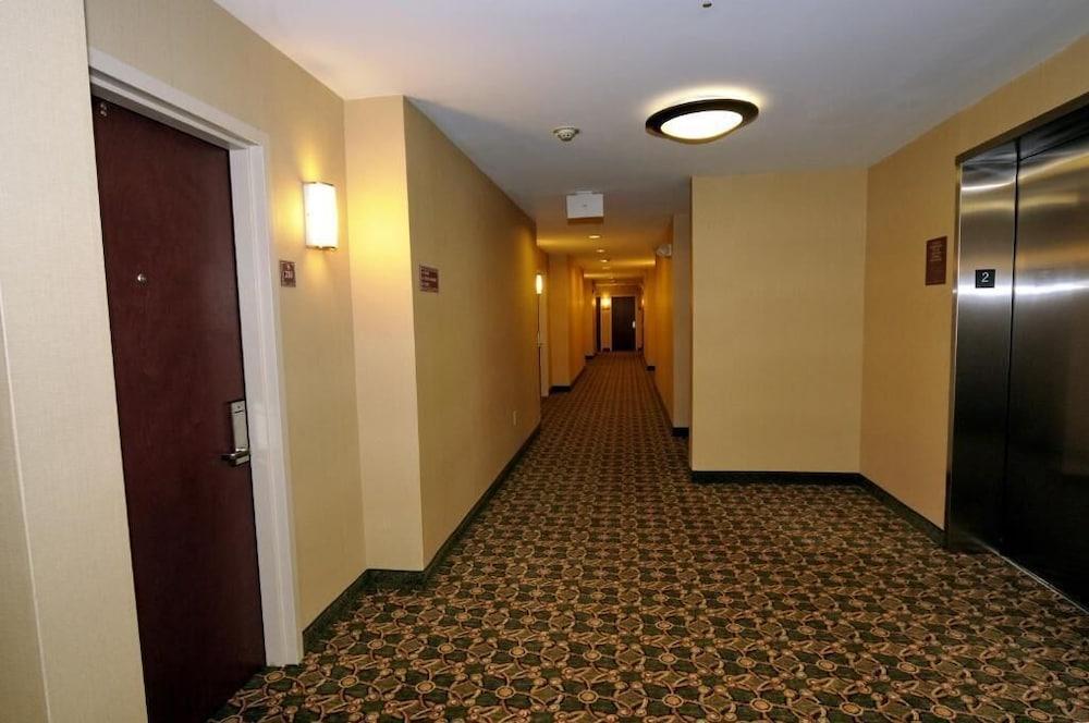 Garner Hotel Mahwah by IHG photo 15