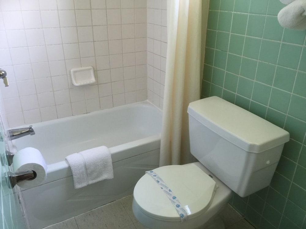 Relax Inn photo 21