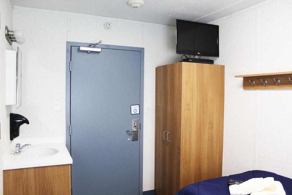 Target Hospitality - Mentone Skillman Station Lodge photo 17