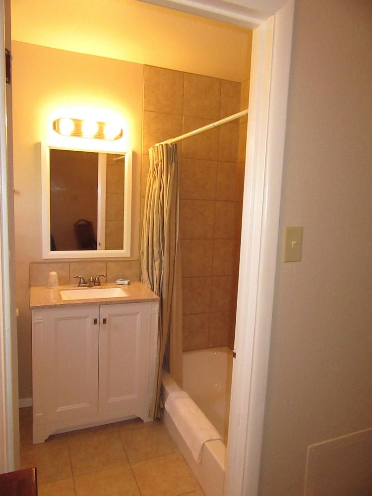 El Patio Inn photo 26