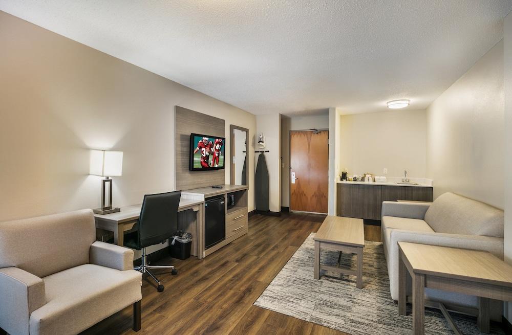 Red Roof Inn PLUS+ Boston - Logan photo 14