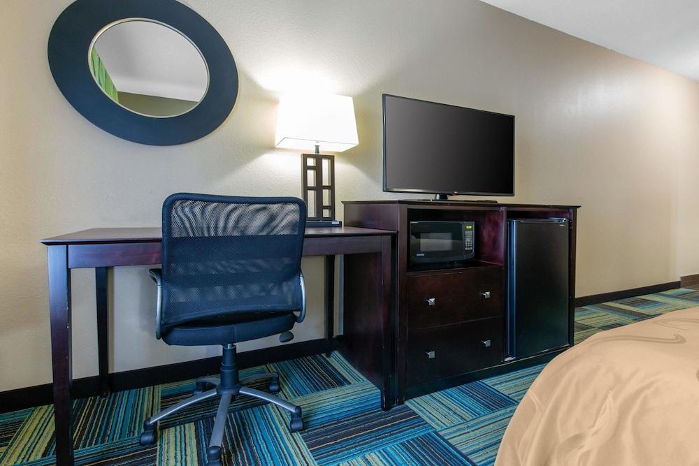 Quality Inn & Suites Arnold - St Louis photo 13